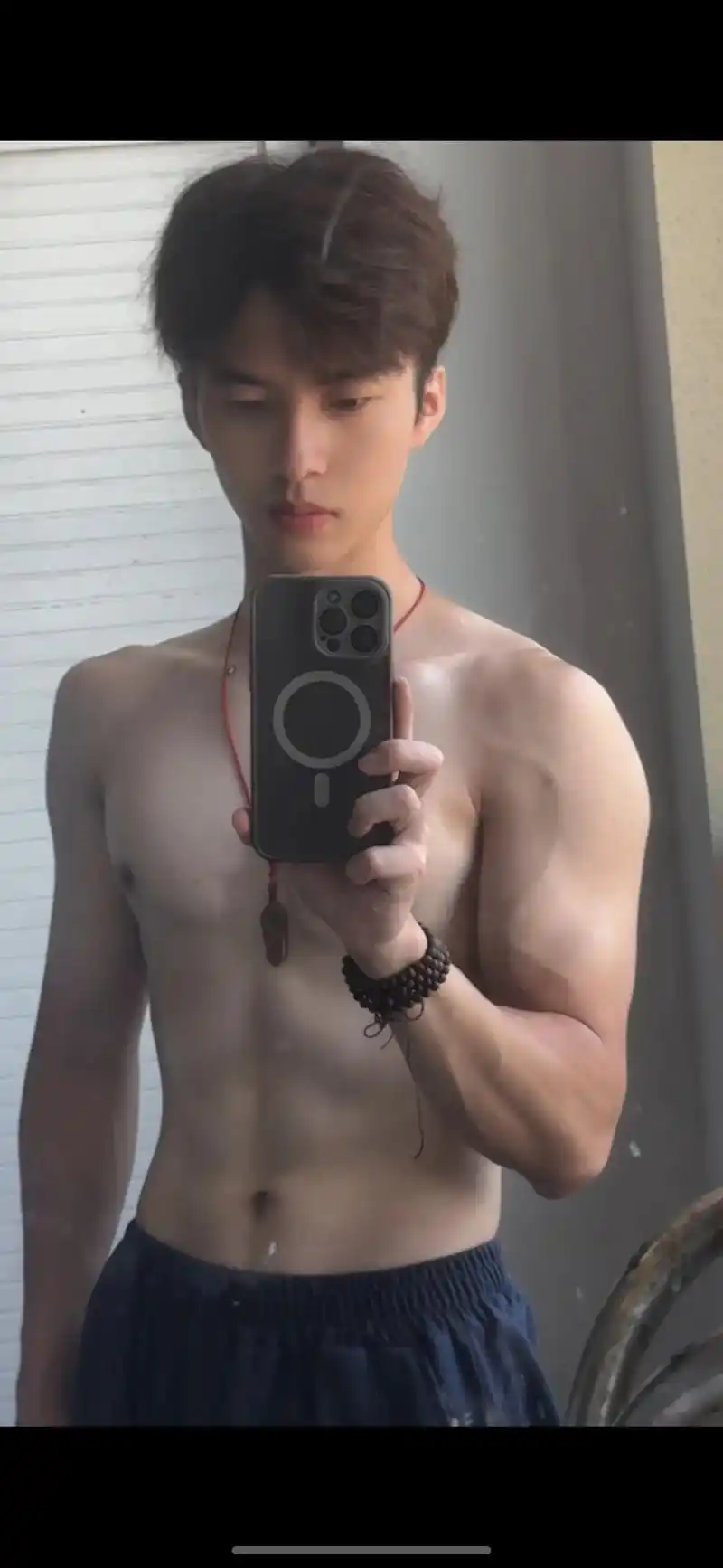 多爱你一遍#自律 #健身 #反差 #对镜拍 #腹肌 - 抖音