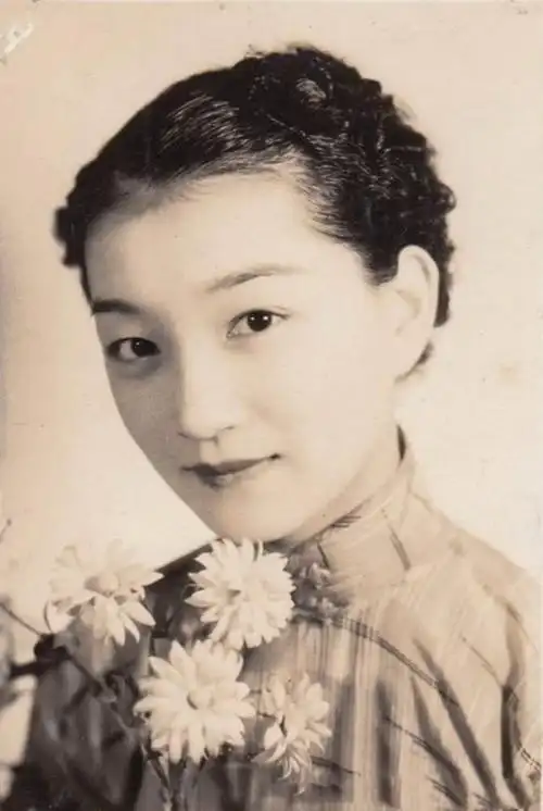 说起来,民国时期由于新旧文化的影响,女性的社会地位也相应得到了提高