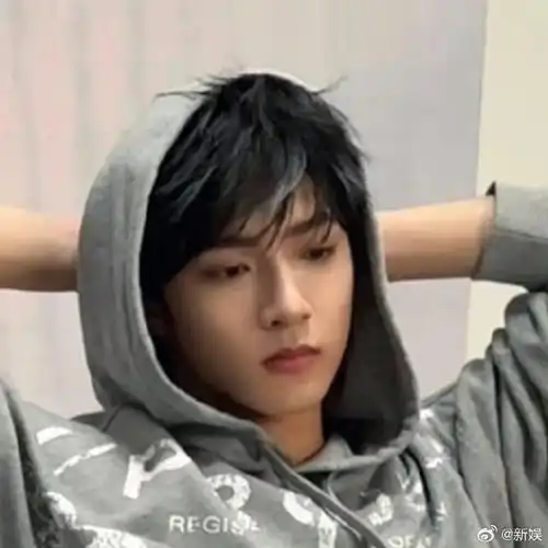 刘耀文头像#耀文这张帅脸就该多多拍照多发自拍05头像壁纸大户么眄