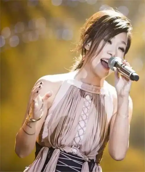 离婚20年后,再看李宗盛现状,才明白他为什么称林忆莲为"往事"