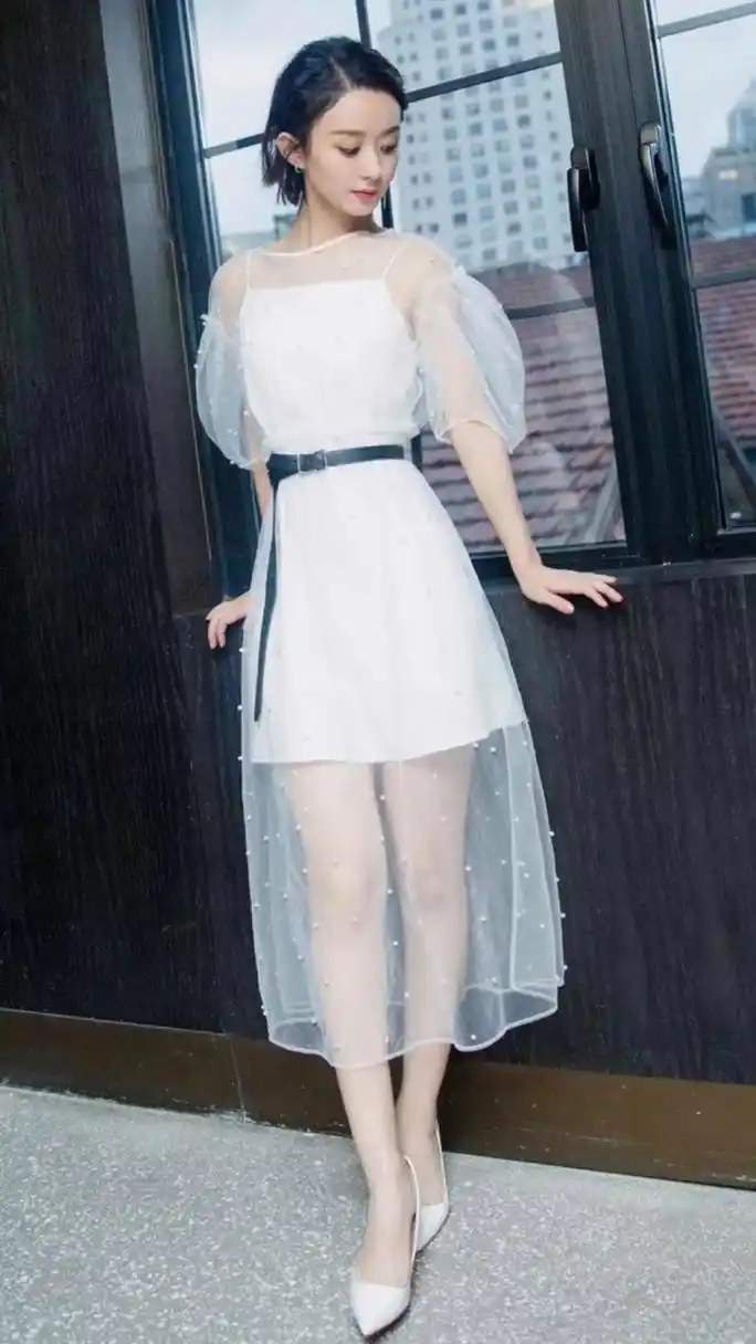 赵丽颖腿好细# 赵丽颖在公开场合露面,有网友发现她的腿太纤细了