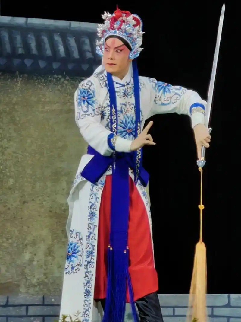 北京京剧院 优秀青年武生演员 周恩旭 京剧《野猪林》中饰演林