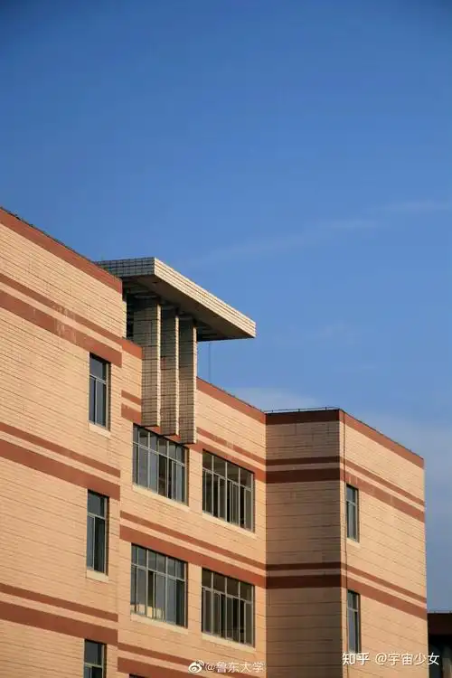 有没有好看的鲁东大学的校园景色图片?