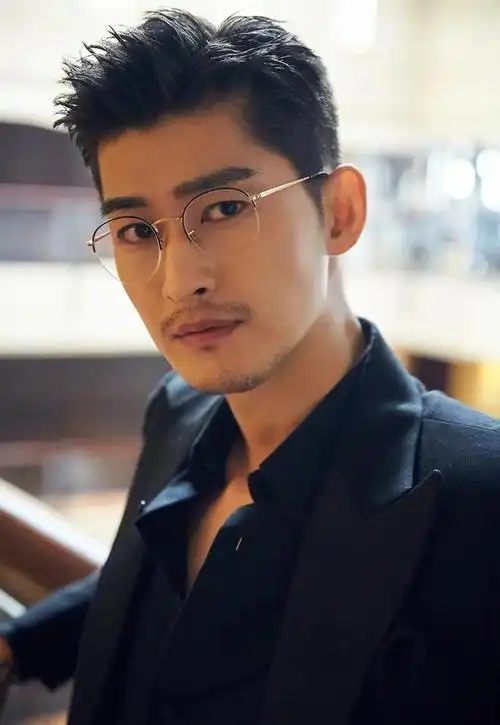 开播1天榜单第一连心居都压不住张翰新剧究竟凭啥这么拽