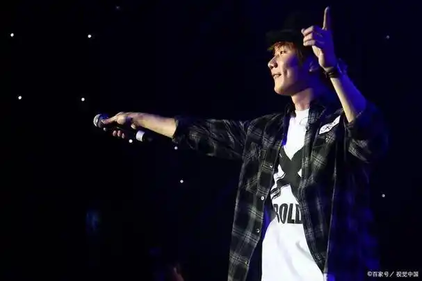 听说了吗jonyj的深圳演唱会简直燃爆了