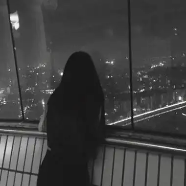 伤感个性情侣背影头像一男一女