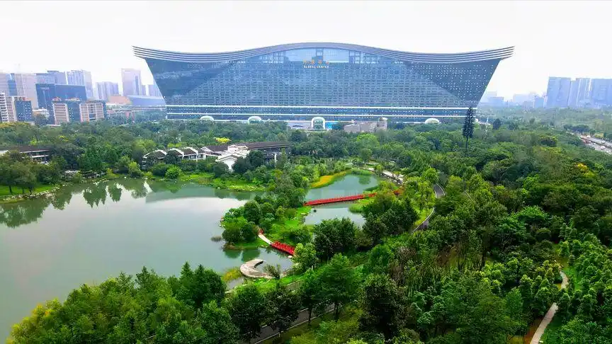 航拍成都地标:世界上最大的单体建筑-新世纪环球中心