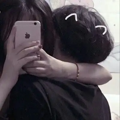 手机遮脸情侣一对头像