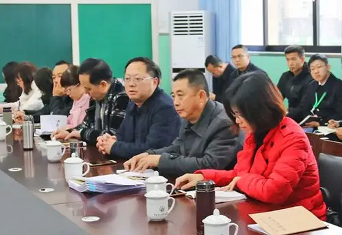 富顺县教育局专家组莅校调研如何进行学校管理如何进行学校备课组建设