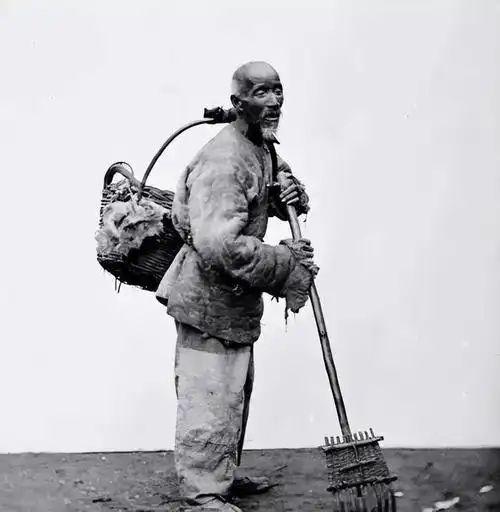 35张罕见老照片,一般人不一定能见到:最早的机车女孩