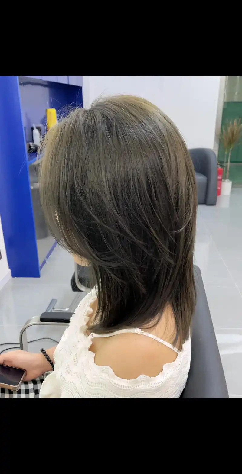 方圆脸女生齐肩高层次锁骨短发 薄荷米棕色