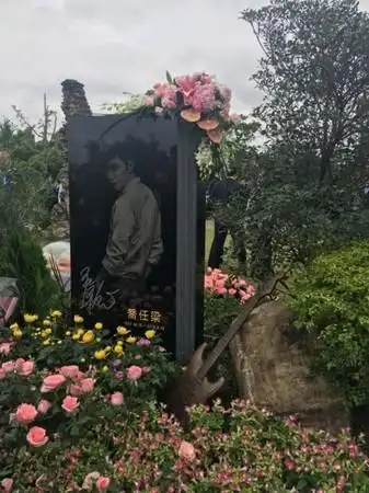 乔任梁30冥诞落葬 陈乔恩急奔现场「点燃生日蜡烛」揪心告白