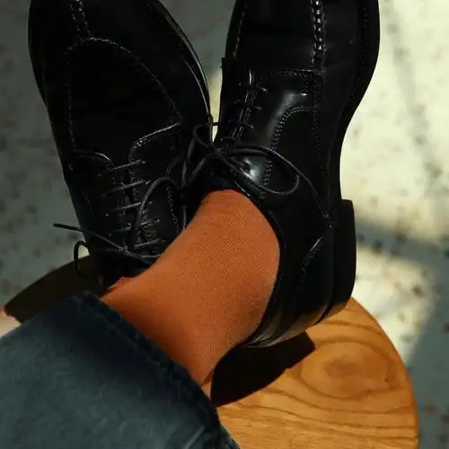 04焦糖色的正装袜子搭配皮鞋也超好看哦