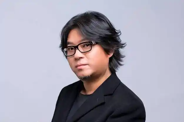 53岁高晓松晒美照暴瘦变瓜子脸大眼似华晨宇被疑想走颜值路线