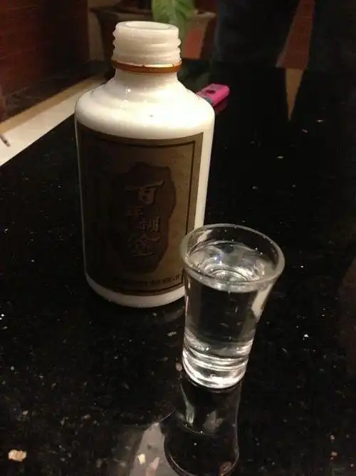 兄弟上门做客喝酒后回到自己家中死亡主人在家祸从天降