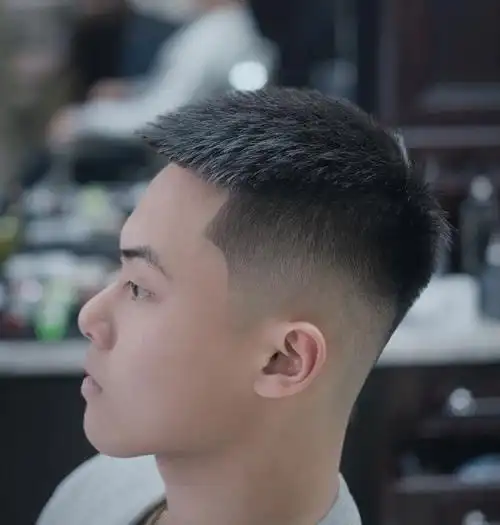 男士清爽干净阳光发型