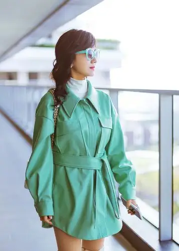 赵雅芝释出一组夏日私服look风尚照,薄荷绿装扮清凉惬意