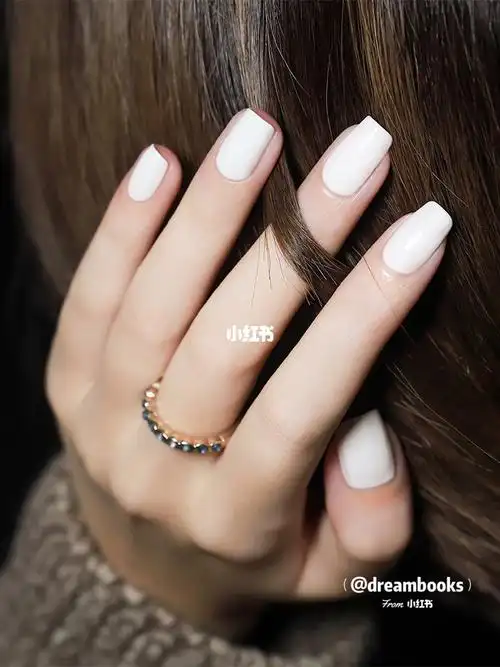 纯色美甲白色指甲油