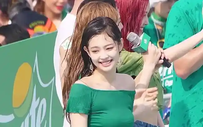 jennie 金珍妮 湿身玩水 好嗨呦