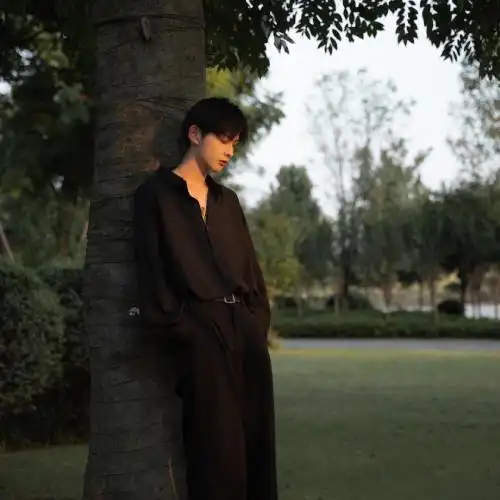 英俊又冷酷痞痞帅哥头像安静成熟中带着一点拽样