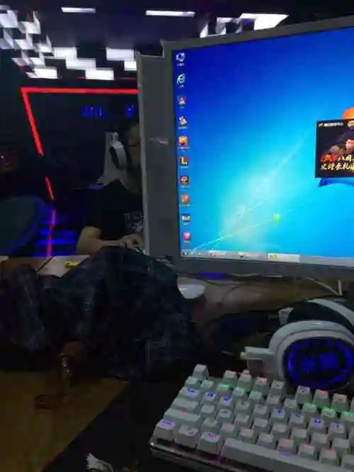 打分 蛮好的,在南昌上的第一家网吧,通宵也很舒服