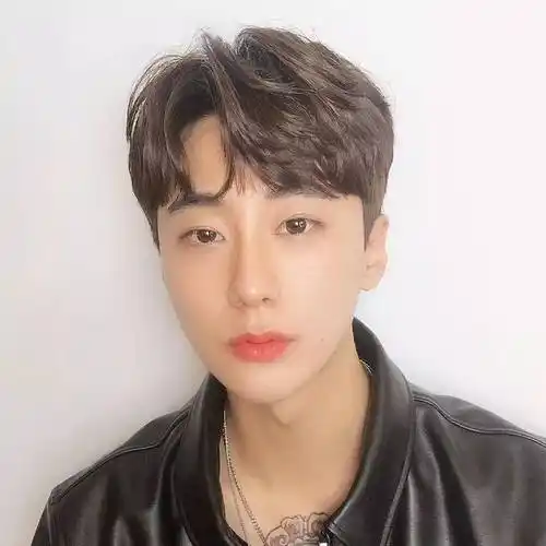 男生三七分烫发发型