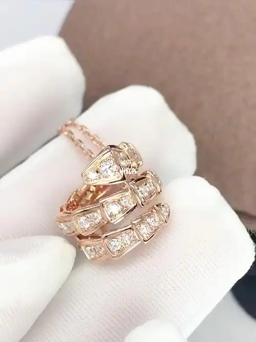 宝格丽三圈满钻蛇项链