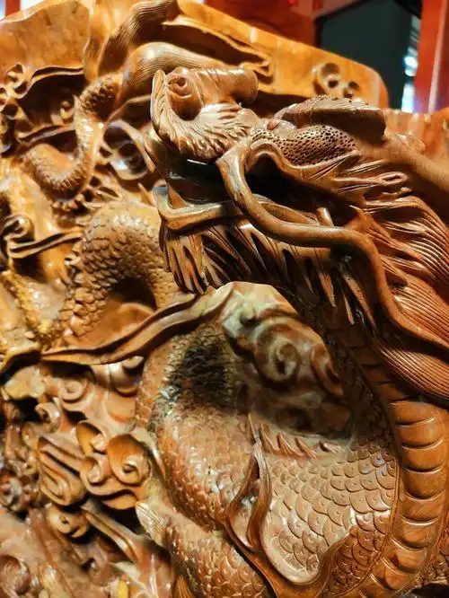 去参观了木头雕刻作品,细节之处真是用心,听说做出一个大的木头雕刻