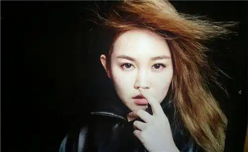 萱萱个人资料介绍萱萱全名戴潆萱,1989年7月30日出生于辽宁省沈阳市.