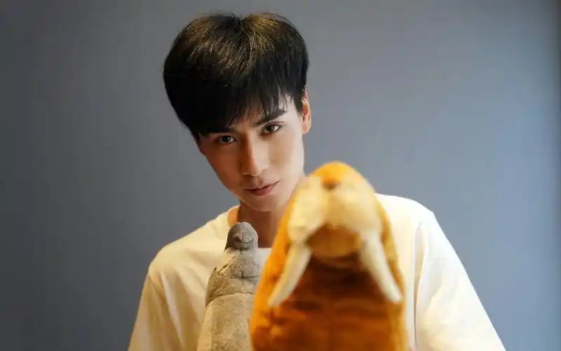 胡一天帅气写真高清电脑桌面壁纸