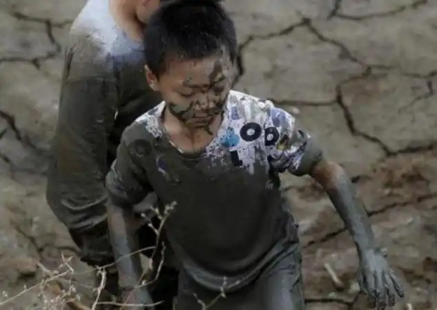 小时候记忆深刻的挨揍经历网友拿着爷爷的牌位打乒乓球