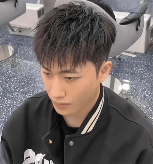 学院风男士发型,简单清爽的发型,清新别致又好打理