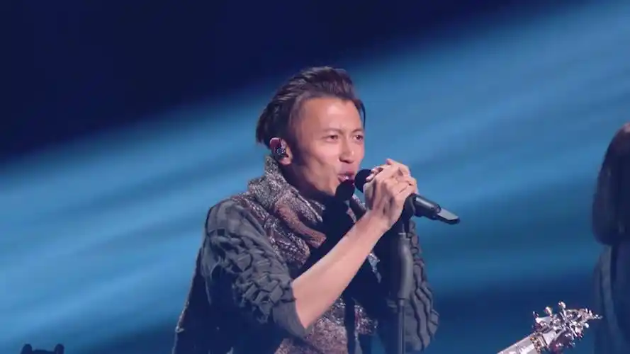 摇滚star谢霆锋亮相b站晚会 热血演绎《黄种人》