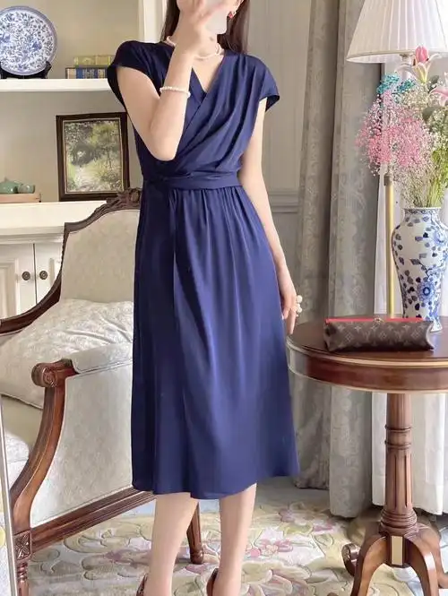 看一眼就爱上的款高级感满满桑蚕丝连衣裙