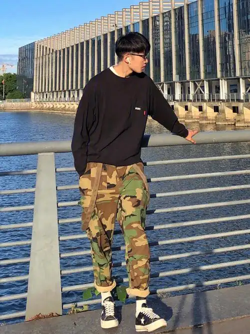 迷彩单品应该是所有喜欢军工装男生都比较喜欢的类型了,但是说实话挺