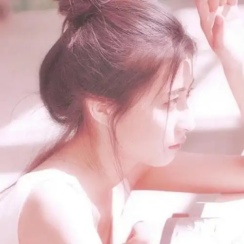 女头 少女心 软妹 侧脸 可爱 丸子头 软 粉色