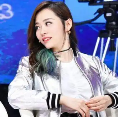 张靓颖因镜头少开撕《王牌对王牌》节目组,借用一剪梅歌词讽刺