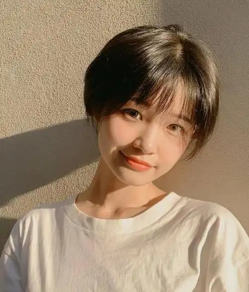 谁说"圆脸"不能剪短发?这4款日系短发,显脸小又可爱好看