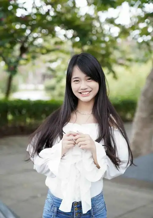 长相清纯的台湾姑娘,甜美笑容就像邻家女孩