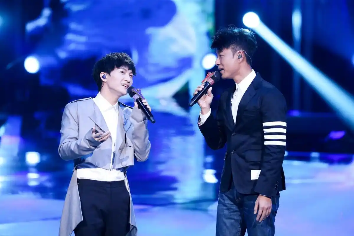 [消息]《我们的歌》收官"勤深深"夺冠 费玉清唱《晚安曲》全场不舍