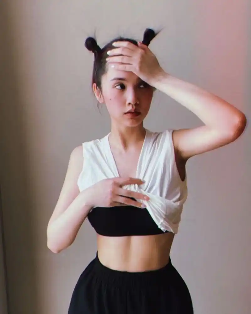 杨丞琳又晒健身照