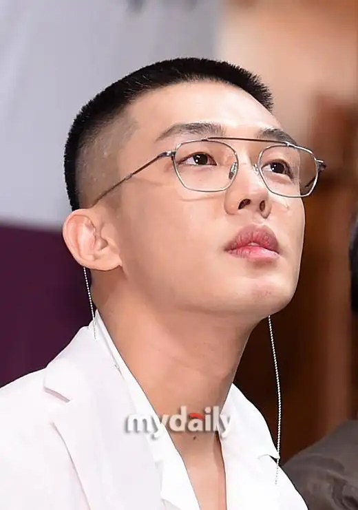 刘亚仁防弹少年团入选纽约时报年度演员年度歌曲