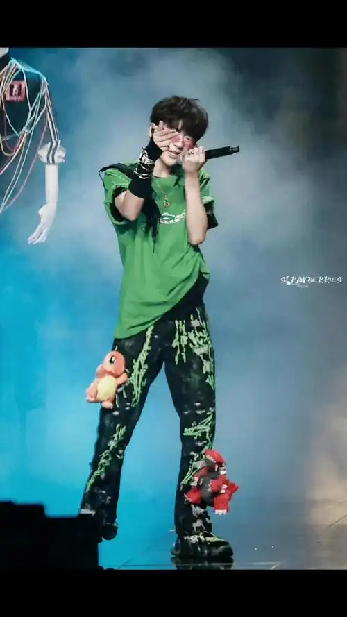 反手拿麦的顺顺杀疯了#少年进化论  #张峻豪