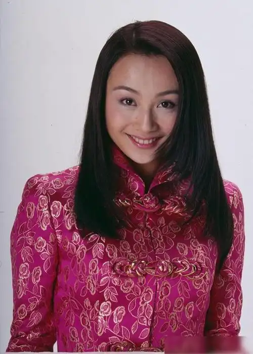 曹颖正当红时突然退圈结婚如今带着高颜值儿子复出