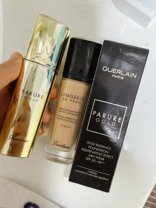 娇兰金钻粉底液