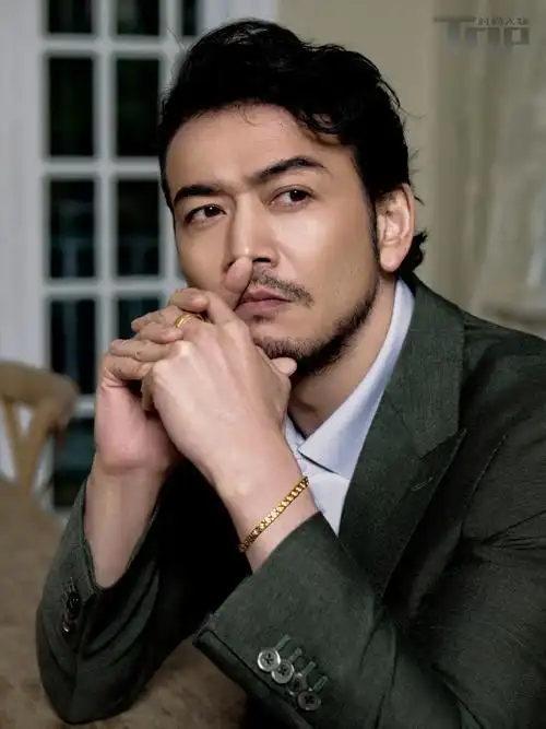 杨烁儒雅绅士大片##tops时尚人物