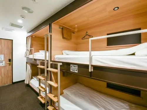 4人宿舍 (private 4 bedded dormitory)