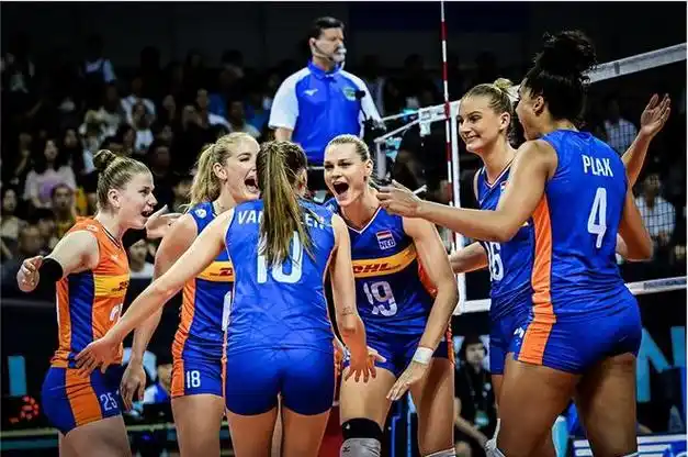 塞尔维亚女排横扫荷兰队稳居第一中国女排迎利好即将生死战