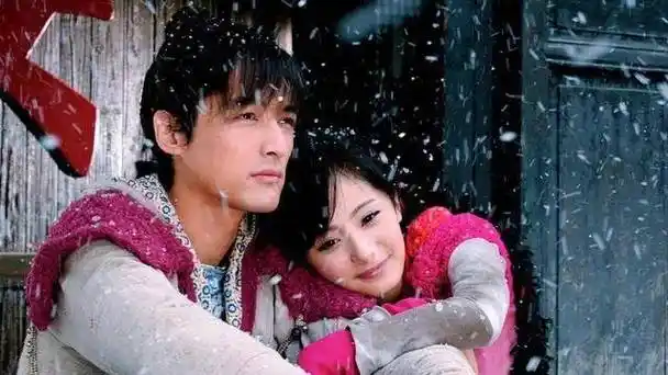 胡歌黄曦宁合体秀恩爱,老婆拿小拳拳捶他,甜蜜互动惹人羡慕