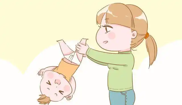 宝宝驼背越来越严重,医生:都怪家长换尿不湿时做了这些事